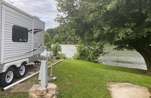 Radford Alquiler De RV | Great camper on the New River