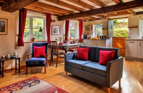 Tirabad Cabaña | Great Cantal Granary