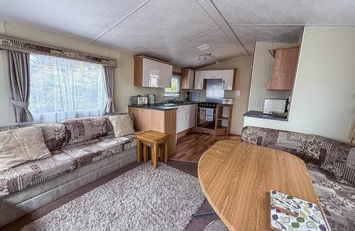 Hopton Casa | Great caravan at Breydon Water Holiday Park, ref 10086B