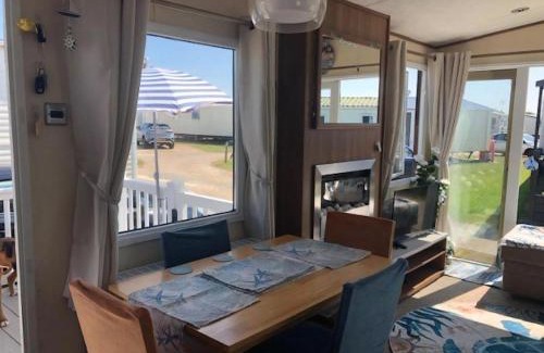 Harwich Otro | Great Caravan With Decking And Wi-Fi At Dovercourt Holiday Park Ref 44002F