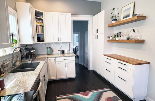 Lincoln Park Casa | Great city location: entire house