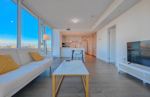 Golden Village Apartamento | GREAT CITY VIEW! Modern and Spacious 2 BDR Condo