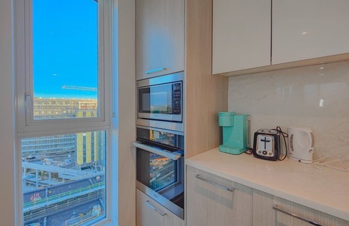 Golden Village Apartamento | GREAT CITY VIEW! Modern and Spacious 2 BDR Condo