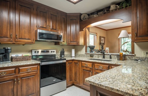 Reed Creek Casa | GREAT CLEMSON AND UGA GAME DAY RENTAL! Beauty of Lake Hartwell at Skipping Rocks