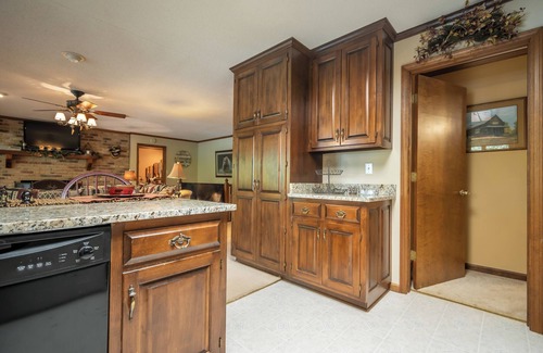 Reed Creek Casa | GREAT CLEMSON AND UGA GAME DAY RENTAL! Beauty of Lake Hartwell at Skipping Rocks