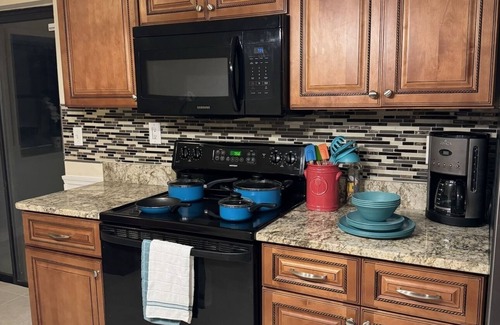 Belleview Heights Casa | Great Comfy house 10 minutes from The Villages & Ocala - Great for travelers!