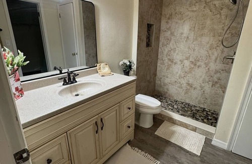 Belleview Heights Casa | Great Comfy house 10 minutes from The Villages & Ocala - Great for travelers!