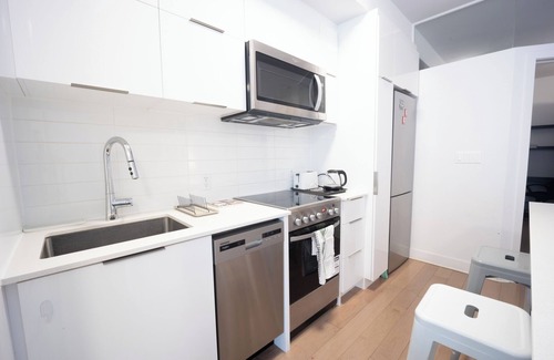 Quartier des Spectacles Apartamento | Great condo for 4 guests with parking