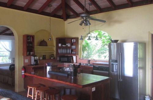 Upper Carolina Villa | Villa romántica con vista al agua Terrific