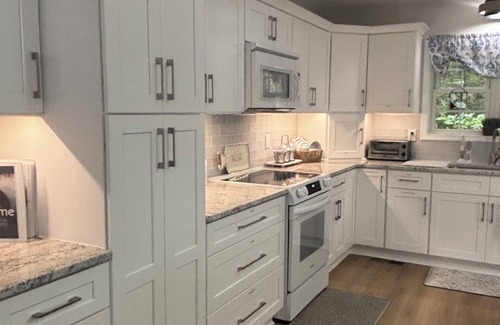Bracey Casa | Great Creek Quiet Waterfront Lake Escape