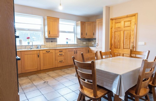 Ballycastle Casa | Great detached home in lovely seaside town. Easy driving to main attractions.