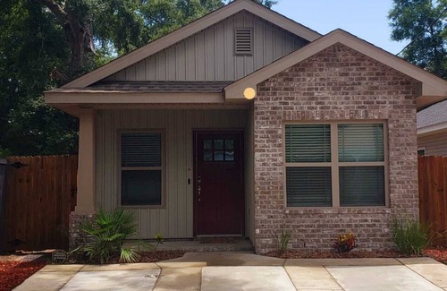 South Pensacola Cabaña | Great Downtown Location for Couples & Families