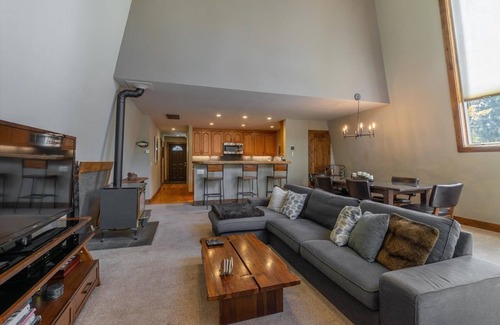Lake Forest Casa | Great Escape - Dollar Point, Hot Tub, Dog-friendly