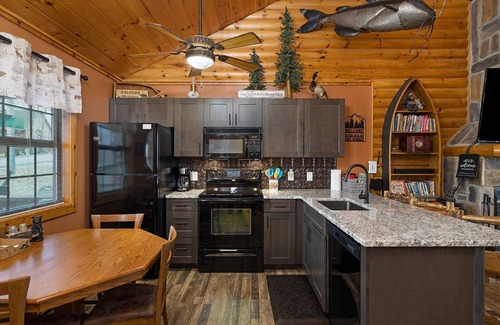 Branson West Cabina | Great Escape Log Cabin Close to SDC, Discount first 10 Guests of the Season.