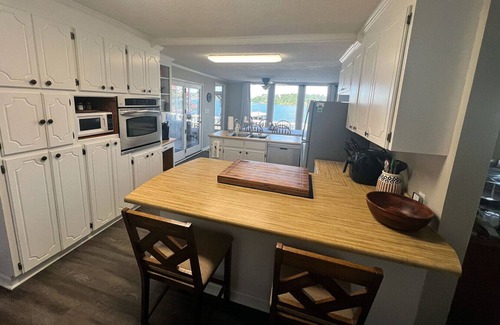 Cross Hill Casa | Great Escape on Lake Greenwood SC - comfortable lakefront home beautiful sunsets