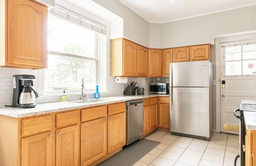 South Evanston Apartamento | Great Evanston Home- great for traveling families! Parking Included