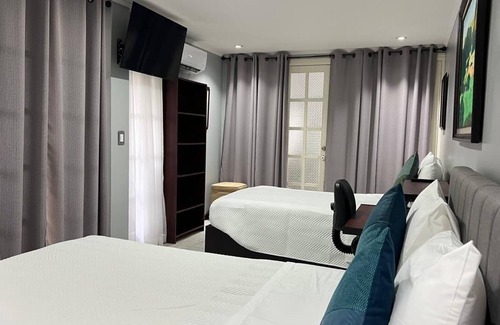 Agonía Cama Y Desayuno | Great expeirence bed & breakfast with AC in down town Alajuela