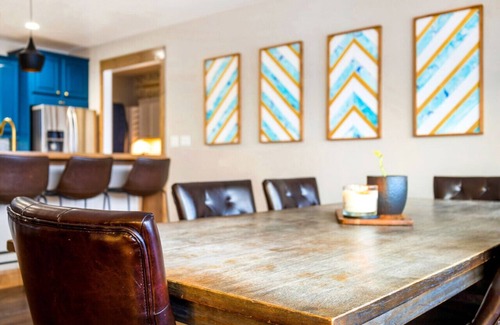 Great Falls Casa | Great Falls Luxe Haven: 4BR, Gym, Office & Hot Tub