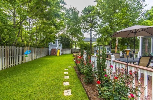 Mount Pleasant Casa | Great family home with private pool - 5 min from beach!!