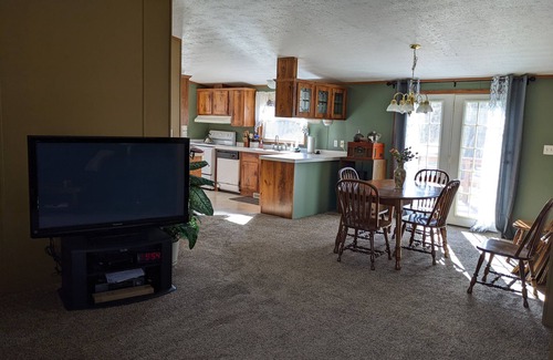 Cambridge Casa | Great family lake getaway and/or hunting retreat