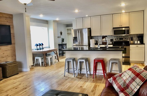 Osage Beach Casa | Great family retreat! Lakefront, 4bed/2Ba, quiet cove & private dock