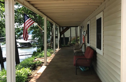 Osage Beach Casa | Great family retreat! Lakefront, 4bed/2Ba, quiet cove & private dock