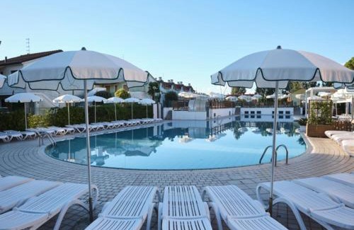 Rosapineta Apartamento | Great flat in a residence with pool in Rosolina