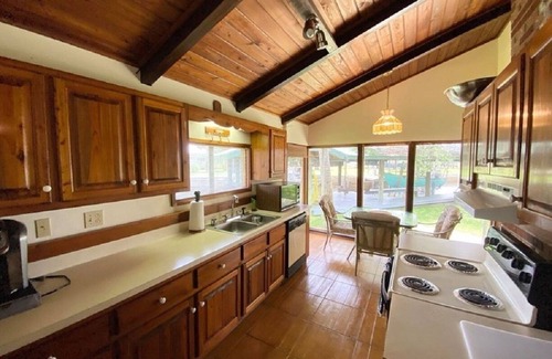 Suwannee Casa | Great Florida Fishing 3br 2bath Waterfront Private Docks Deck Boat to Ocean!