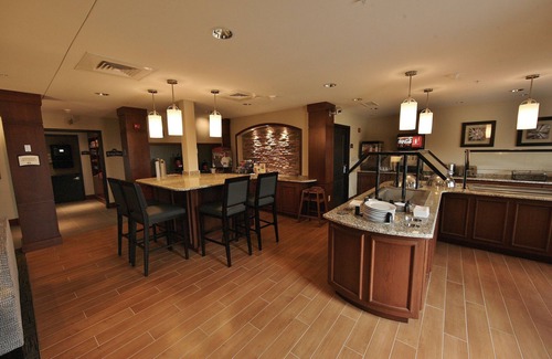 Liverpool Condominio | Great for Business Travelers! Free Breakfast + Business Center | 1 Bedroom Suite Near Syracuse