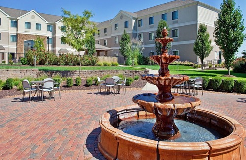 O'Fallon Apartamento | Great for Business Travelers! Pool + Gym