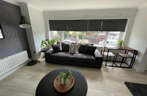 Netley Apartamento | Great for contractors- free parking