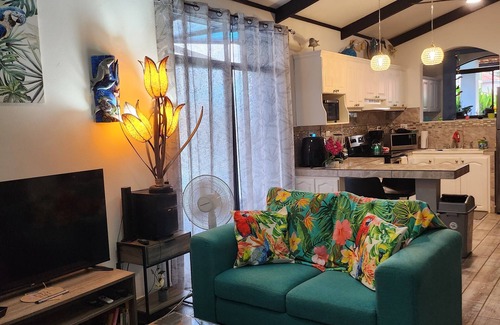 Esterillos Oeste Casa | GREAT FOR COUPLES & SNOWBIRDS - LOVELY HOME - INCREDIBLE BEACH - POOL - PATIO