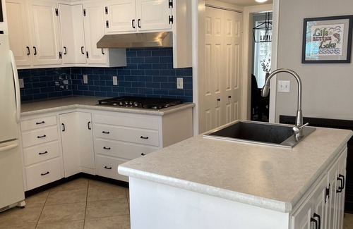 Greenhurst Casa | Great for families! Newly remodeled lakefront home. Big yard + lots of lake toys