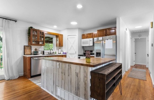 Shawnee Casa | Great for Families Sleeps7 15 Mins to KC+WiFi