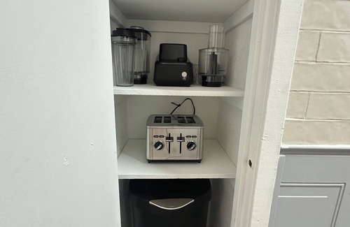 Warwick Apartamento | Great for families, travelers, or anyone needing a comfy place to stay!