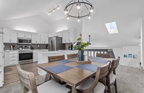 Olathe Casa | Peaceful Home Great for Families Theatre