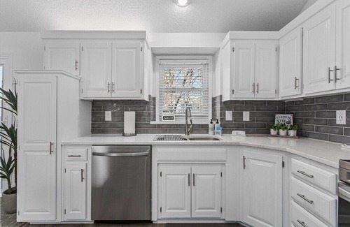 Olathe Casa | Peaceful Home Great for Families Theatre