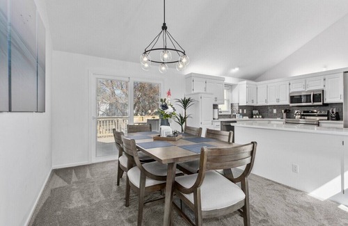 Olathe Casa | Peaceful Home Great for Families Theatre