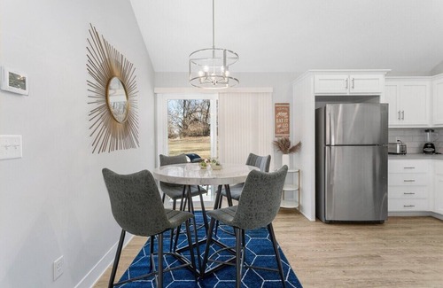 Claycomo Casa | Great for Groups Sleeps 8 King Beds|Worlds Of Fun