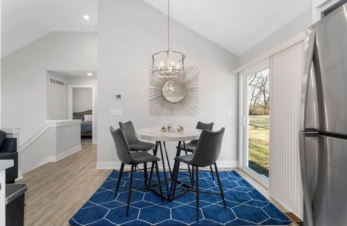 Claycomo Casa | Great for Groups Sleeps 8 King Beds|Worlds Of Fun