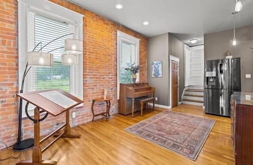 Northeast Kansas City Casa | Charming Historic Home-Near DT KC-Jacuzzi+Wifi