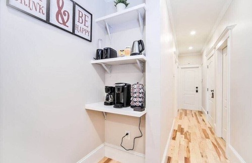 Dorchester Casa | Great for large group mins from DowntownBostonFenway Convention Grill Free Prkg