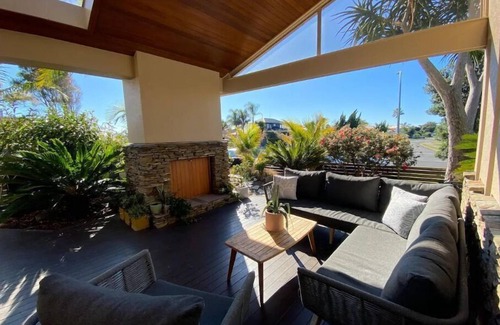 Mount Maunganui Casa | Great for large families & so much to do! Beach nearby, pool, spa, games room