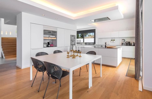 Urbanizacion Costabella Casa | Estupenda villa en primera linea de playa con piscina privada