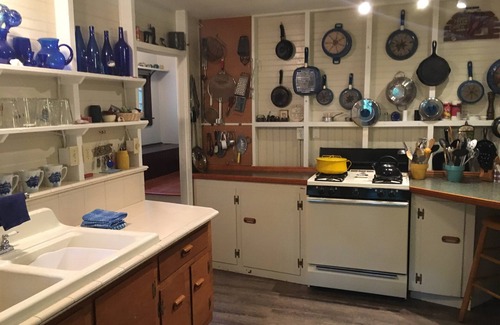 Manomet Casa | Great getaway for a family/two located on a quiet road, a 2 min walk to beach.