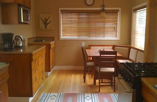 Mt. Hood - Columbia River Gorge Casa | Great Gorge Getaway - Gran terraza y patio - Vistas al río - $ 869 / semana
