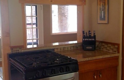 Mt. Hood - Columbia River Gorge Casa | Great Gorge Getaway - Gran terraza y patio - Vistas al río - $ 869 / semana