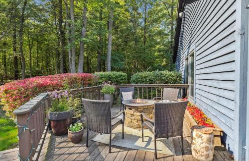 Painesville Casa | Great Group Getaway: Games Galore + Outdoor Oasis
