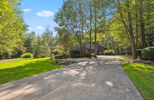 Painesville Casa | Great Group Getaway: Games Galore + Outdoor Oasis