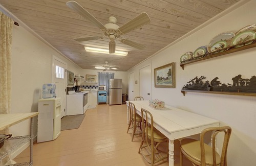 Hunt Casa | Great Guadalupe River Access! Outdoor Firepit, Pavilion & wood burning stove!